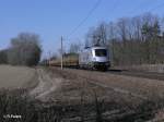 ES64 U2-100 zieht ein Holzzug bei Jacobsdorf(Mark) 08.03.11