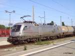 ES64 U2-101 zieht ein Kesselzug durch Frankfurt/Oder.