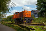 Die KSW 44 (92 80 1271 004-4 D-KSW) die MaK G 1000 BB der KSW (Kreisbahn Siegen-Wittgenstein) fährt am 24.09.2021 vom KSW Rangierbahnhof Herdorf (Freien Grunder Eisenbahn KSW NE447 / DB-Nr.