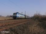 481 004-0 zieht bei Geisenheim ein Kohlezug.
