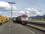 Lok  330092  der Osthannoverschen Eisenbahn AG (OHE) durchf�hrt soeben den Bahnhof von �bersee am Chiemsee.