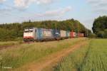 186 107 mit einem Containerzug bei der Stromkreistrennstelle Bischofsheim.