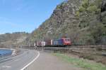 482 023-9 mit dem Arcese hinter der Loreley.