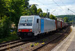 Die an die TXL - TX Logistik AG (Troisdorf) vermietete Railpool 186 284-6 (91 80 6186 284-6 D-Rpool), fährt am 05 Juli 2025 mit einem Magetra-KLV-Zug durch Kirchen an der Sieg in Richtung