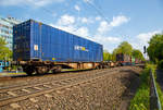 Gelenk-Containertragwagen 33 68 4953 262-5 D-AAEC der Gattung Sggmrs der AAE Cargo AG (heute zur VTG) am 30.04.2019 im Zugverband bei der Durchfahrt in Bonn-Gronau (nhe dem Bf Bonn UN Campus).