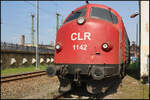 Zu Gast war auch die NOHAB My 1142 der Cargo Logistik Rail Service GmbH (CLR), die leider etwas ungünstig am Haus 5 während des 17. Dresdner Dampflokfest der IG Bw Dresden-Altstadt e.V. abgestellt war. So blieb nur das leicht verunglückte Bild übrig.<br>
---<br>
Gebaut wurde die Lok im Jahr 1958 und war als My 1142 bei der Danske Statsbaner (DSB) im Einsatz. 1999 kam sie dann nach Deutschland wo sei bei verschiedenen Unternehmen eingesetzt wurde.