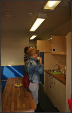 InnoTrans 2016 in Berlin: Die K�ckenzeile des Mannschaftsabteils des Hilfszug-Container f�r DB Netz Notfalltechnik von Gf�llner Fahrzeugbau und Containertechnik GmbH.