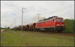 DB Schenker 233 040-5 blubbert am 10.05.2012 gem�chlich mit Sch�ttgut durch die Berliner Wuhlheide