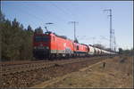 MEG 604 / 143 257-4 und MEG 321 waren mit einem Staubgut-Zug am 06.04.2018 in der Berliner Wuhlheide unterwegs.