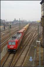 OHE 145-CL 013 / 145 091 f�hrt am 16.02.2011 mit ihrem Containerzug aus dem Rbf Moabit ab
