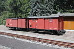 2x Gepäckwagen waren am 29.07.2025 im Bahnhof Göhren abgestellt.