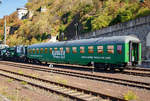 
Begleitwagen für Schwertransporte der Kübler Spedition D-ELBA 56 80 89-40 305-5  WGSmk 855 (eingestellt über ELBA Logistik), abgestellt mit 24-achsigem Tragschnabelwagen beim Bahnhof Koblenz-Ehrenbreitstein.

TECHNISCHE DATEN:
Länge über Puffer: 26.400 mm
Wagenkastenlänge: 26.100 mm
Drehzapfenabstand: 19.000 mm
Achsstand im Drehgestell: 2.500 mm
Leergewicht: 43 t
Höchstgeschwindigkeit: 140 km/h
