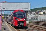 CFL 2418 wartet in Wiltz darauf das der Gegenzug aus Kautenbach in den Bahnhof einf�hrt. 24.06.2025