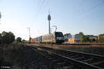 X4E 867 zieht mit einem Containerzug durch Nürnberg Hohe Marter.