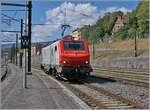 Die akiem PRIMA E 37 519 erreicht als Lokfahrt den Bahnhof von Bellegarde. Die Lok wird wohl in Thonon bzw. Evian einen Mineralwasserzug abholen. Auch hier lohnt sich ein Blick auf die Fahrleitung, die auf den Nebengleisen mit nur einem Fahrdraht und ohne Tragseil sehr einfach konstruiert ist. 

26. August 2024 