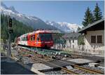 Der TMR/SNCF BD eh 4/8 801/802 (94 87 0000 802-2 F SNCF) Triebzug erreicht auf seiner Fahrt von St-Gervais Les Bains Le Fayette nach Vallorcine vor dem Hintergrund des Mont Blanc Massivs den Bahnhof von Montroc Le Planet.

20. Juli 2021