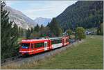 Der SNCF Z 850 055 (94 87 0001 859-1 F-SNCF) erreicht in Krze sein Ziel Vallorcine; das Vorsignal und im Hintergrund das Hauptsignal zeigen  Freie Fahrt .