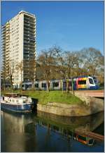 Strassenbahnverkehr am Rhone-Rhein-Kanal in Mulhouse.