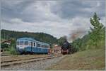 30 ANS CONI'FER /30 Jahre Coni'Fer - So viel Verkehr gab es wohl hier seit gut 110 Jahren nicht mehr! Der X 2816 der Association l'autorail X2800 du Haut-Doubs wartet im mir bis anhin unbekannten