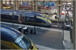 In Paris Gare du Nord ist es nicht ganz einfach. die Zge und insbesondere die Eurostarzge zu fotografieren. Hier ein Bild einiger Eurostar und anderer Hochgeschwindigkeitszge von (verglasten) Eurostar Warteraum aus aufgenommen.
17. April 2016