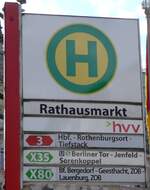 (275'084) - hvv-Haltestellenschild - Hamburg, Rathausmarkt - am 8.