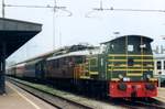 D 245 2122 rangiert ein BLS-Sonderzug in Domodossola am 20 Mai 2006.