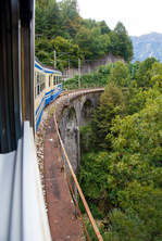   Ein kleiner Eindruck der Ferrovia Vigezzina /Centovallibahn aus dem Zug....