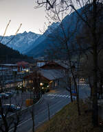 Ein abendlicher Blick auf den Bahnhof Gossensaß/Colle Isarco am 26.03.2022.