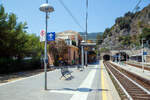 Der Bahnhof Monterosso Cinque Terre (komplette Bezeichnung der Gemeide Monterosso al Mare) an der Italienischen Riviera.