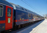 Der Trenitalia intercity notte Deluxe / Excelsior **** Schlafwagen 61 83 70-71 482-5  I-TI der Gattung WL ABm, eingereiht als Wagen 3 in den ICN 1959 von Roma Termini nach Syrakus (Siracusa), am