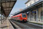 Der bimodale FS Trenitalia BUM BTR 831 003 wartet als Regionale 2722 in Aosta mit dem Ziel Torino Porta Nuova auf die baldige Abfahrt.