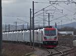 Lokzug mit 6 186 Maschinen fr Akiem und Zwei Loks der BR 188 stehen am 04.02.2021 in Bettemburg auf einem Abstellgleis.Am Kopf steht 188 006 dahinter 188 005.
Wegen Weichenproblemen im nchsten Bahnhof hatten wir hier den Zug verlassen, 
habe einen Platz am Ende des anderen Bahnsteiges gefunden um diesen Lokzug so zu fotografieren.
 