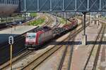 Lok 4014 fährt mit einem mit Stahlträgern beladenen Güterzug aus der Abstellung des Bahnhof Belval Université aus und verlässt den Bahnhof in Richtung Bettemburg.