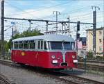 Der Uerdinger Schienenbus Z 151 des Museumsvereins AMTF wird im Bahnhof von Petange zur Seite gestellt, um den angefordeten Zug aus Fond-de-Gras am Bahnsteig Platz zu machen.