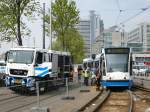 Am 08-05-2013 war Fahrzeug 2013 entgleist. Stationsplein (Bahnhof Vorplatz) Amsterdam 08-05-2013.