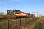 Am Abend von 5 April 2023 durchfahrt RFO 1830 mit ein KLV Tilburg-Reeshof.