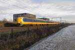 NS 4073 eilt durch Tilburg-Reeshof am 22 Dezember 2021.