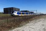 NS 2515 hat soeben Tilburg-Reeshof verlassen, 18 März 2022.