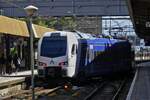 Limax Flirt 3 von Arriva, (94 84 4 030 550-4 verlässt den Bahnhof von Maastricht über die Kreuzungsweiche in Richtung Lüttich.Guillemines. 12.09.2024    