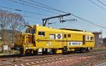 . Gleisbauarbeiten an der Nordstrecke - Der Gleisvormesstriebwagen EM-SAT 120 (A-RTS 99 81 9162 001-7) der Firma Swietelsky fhrt am 09.04.2015 in den Bahnhof von Mersch ein. (Jeanny)