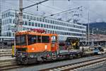 Im Bahnhof Innsbruck stand am 22.05.2019, dieser Robel (99 81 9120 567–8 A-OBB), auf einem Kopfgleis am Bahnsteig abgestellt. (Hans)