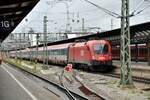 ÖBB 1116 und 1116 129 im Sandwich mit EC Mozart in Ulm am 11.05.2023.