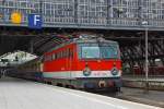 Die 1142 704-6 (A-CBB 91 81 1142 704-6) der Centralbahn AG mit dem Partyzug Eurostrand Fun Express (DPF 2769 - Rheine nach Wittlich) fhrt am 29.08.2014 vom Hbf Kln weiter in Richtung Wittlich.