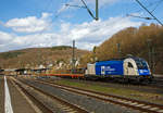 Die 1216 954 (91 81 1216 954-8 A-WLC) der WLC - Wiener Lokalbahnen Cargo GmbH (Wien), fährt am 26.03.2021 mit einem Leerzug, neuer 4-achsiger Drehgestell - 40‘ Containertragwagen der