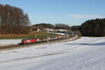 1293 185 mit einem gemischten G�terzug aus Salzburg kommend am 16. Januar 2026 bei Axdorf im Chiemgau.