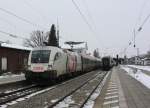 1116 264  �3 Hitradio -Taurus mit einem Korridorzug im Bahnhof von Prien am Chiemsee.