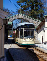 Der Triebwagen 502, ein dreiteiliger vierachsiger Zweirichtungs-Niederflur-Gelenktriebwagen vom Typ Bombardier „Mountainrunner“ verl�sst am 04 April 2025 die Bergstation P�stlingberg (519