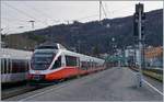 ÖBB ET 4024 135-7 zeigt sich in erfrischend neuen Farben in Bregenz auf der Fahrt nach Bregenz Hafen.