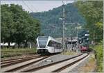 Der Thurbo GTW RABe 526 728-1  Läufelfingerli  ist als S7 auf der Fahrt von Lindau Reutin nach Romanshorn und erreicht den Bahnhof von Bregenz.