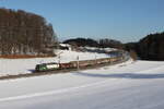 6193 286 war mit einem gemischten G�terzug am 3. Januar 2026 bei Axdorf im Chiemgau in Richtung M�nchen unterwegs.